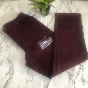 Gloria Vanderbilt Amanda Burgundy 5 Pocket Jean Size 14 Short